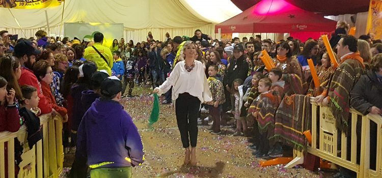 Las reinas estrenan sus bandas e inauguran el Carnaval de Vinaròs