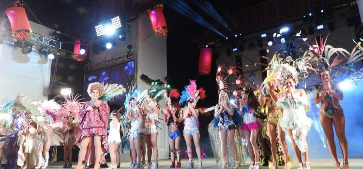 Las treinta reinas de comparsas sacan lustre al Carnaval de Vinaròs
