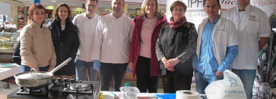 Els alumnes de Direcció de Cuina del CIPFP de Benicarló mostren el potencial de la carxofa al Mercat