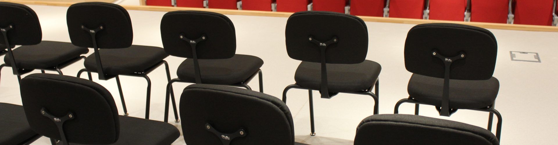 Sta. Magdalena incorpora més mobiliari a l’Auditori Municipal