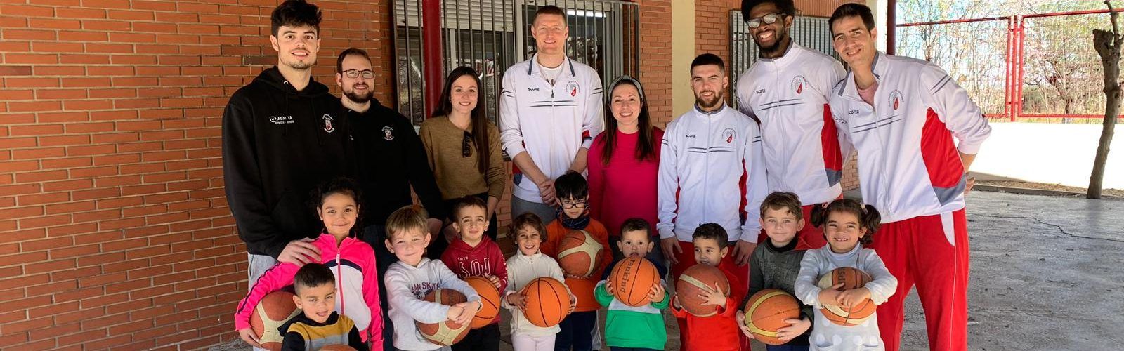 El Club de Bàsquet Benicarló visita el CEIP Albert Selma de Sta. Magdalena