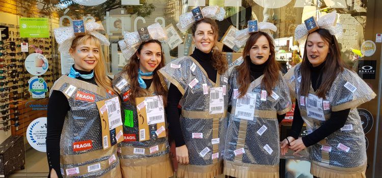 Els comerciants també es disfressen a Vinaròs