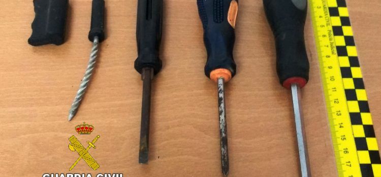 Detenido por varios robos en interior de vehículos en Alcalá de Xivert