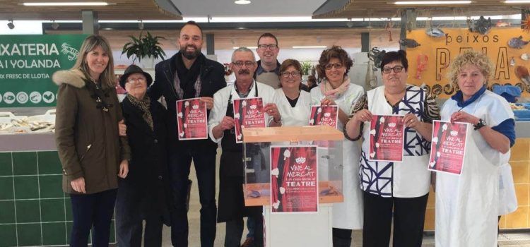 L’Ajuntament d’Alcanar i els paradistes impulsen la campanya “Vine al mercat i et convidem al teatre”