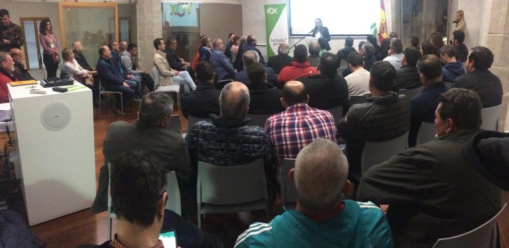 VOX concentra en Benicarló a un centenar de personas