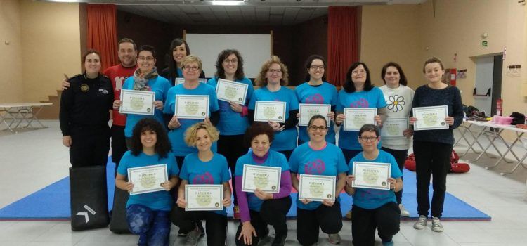 Acaba el curs de defensa personal per a dones impartit per la Policia Local d’Alcalà-Alcossebre