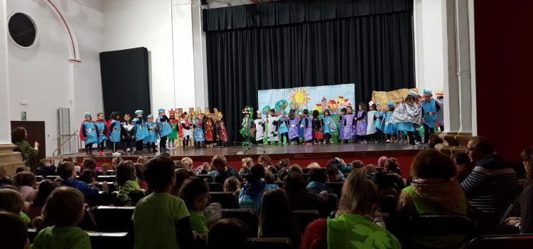 La llegenda de Sant Jordi, representada per escolars de 5 anys