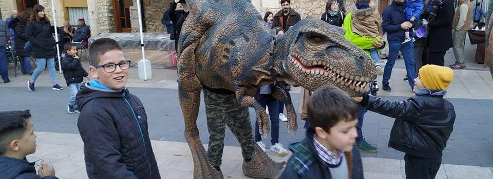 Xiquets i majors gaudeixen amb el Tírig més prehistòric