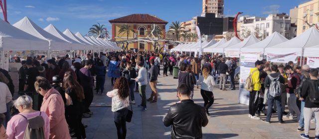 Centenars de veïns de la comarca s’apropen a Vinaròs fins a la 14a Fira de l’Oferta Formativa