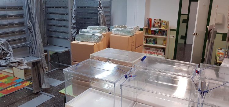 Paperetes i urnes arriben als col·legis electorals