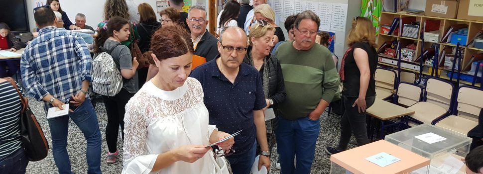 A Vinaròs, a les 14 h. baixa 5 punts la participació en les municipals i en puja 10 en les europees