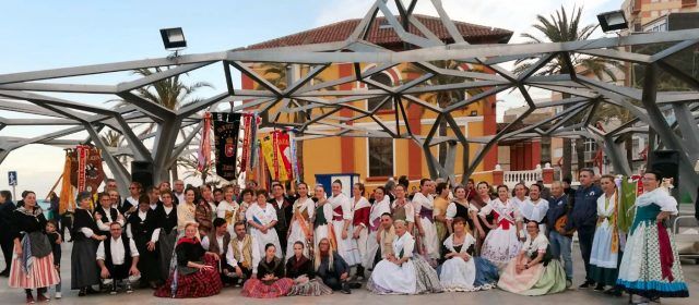 Les danses de Vinaròs, Xert, Benicarló i Sant Jaume es trobaren al passeig marítim