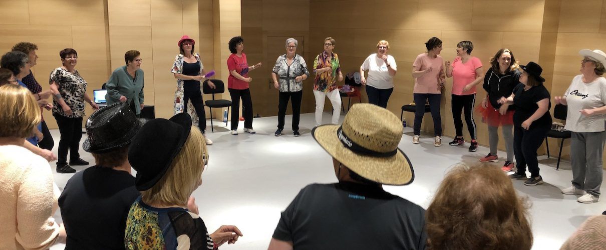 Gran èxit del taller de risoteràpia de Santa Magdalena