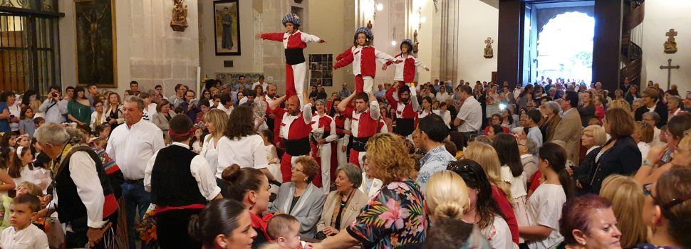 Processó i ofrena floral per acabar la festa de la Misericòrdia