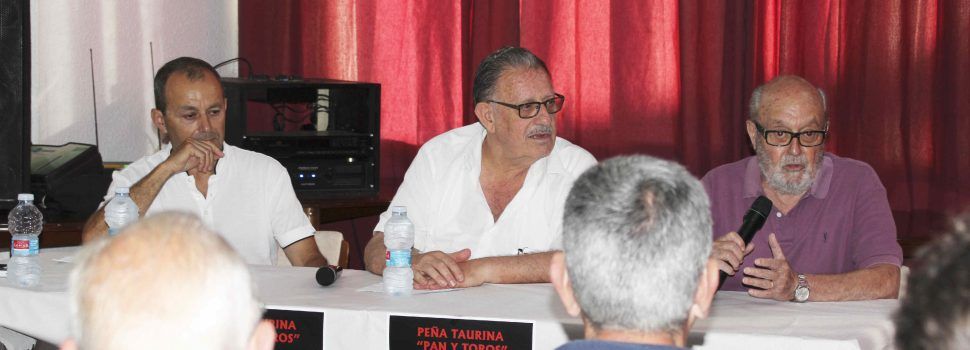 Presentación en la “Peña Pan y Toros” de Vinaròs de “La tertulia de los Monosabios” de José Palacios