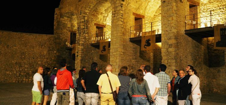 Peñíscola celebra la Noche Romántica con una visita por los escenarios de cine