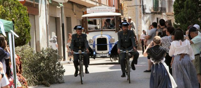 Aigua de Benassal recrea la seua història en la Fira d’Oficis