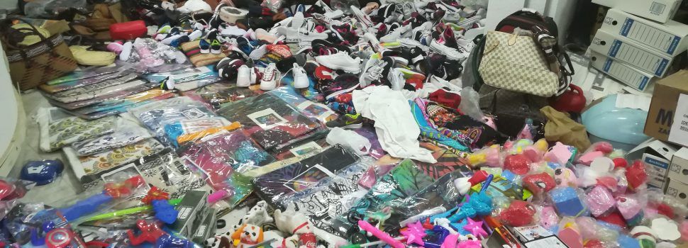 La Policia Local de Peníscola confisca 7000 articles del “top manta” aquest juliol