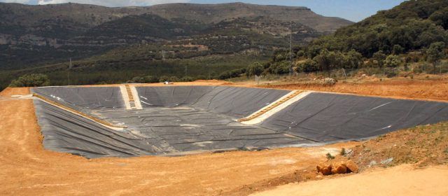 Ares construeix una nova bassa d’aigua per a ús ramader