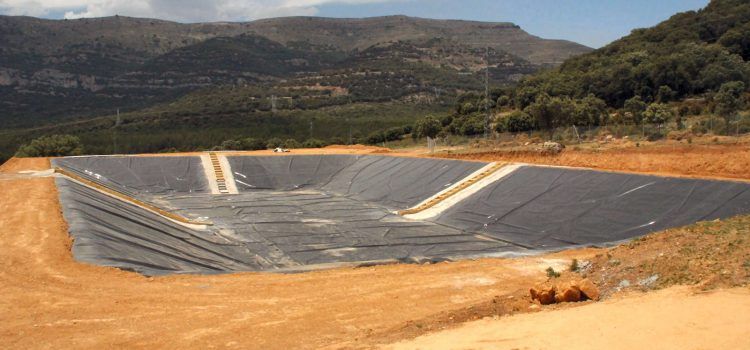 Ares construeix una nova bassa d’aigua per a ús ramader