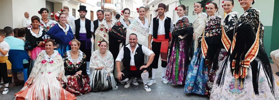 El folklore de Sant Jordi conquista veïns i visitants 