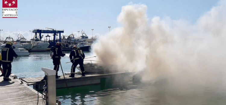 Seis heridos al incendiarse una barca en el puerto de Benicarló
