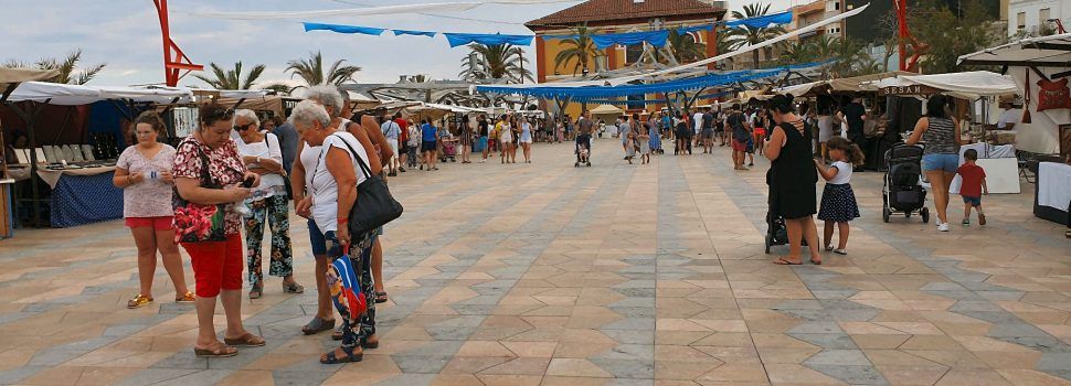 El passeig de Vinaròs acull una nova fira d’Artesania i Disseny
