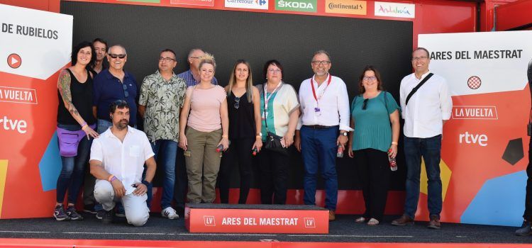 El president de la Diputació assisteix al premi a Jesús Herrada, el guanyador de l’etapa de la Vuelta que ha arribat a Ares 