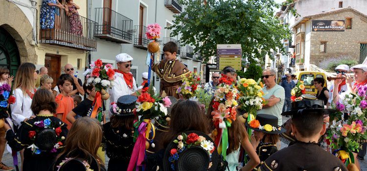 La Dansa dels Peregrins inicia un dels dies més intensos de les festes de Morella