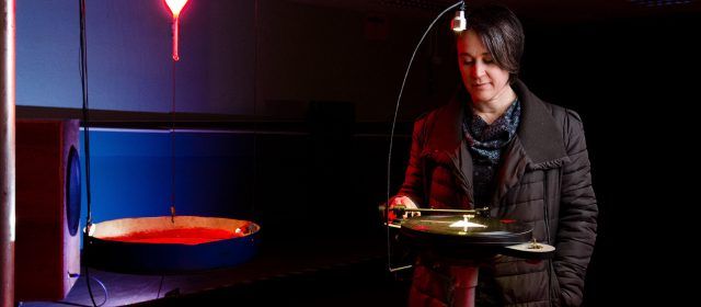Kathy Hinde presenta a Lo Pati una instal·lació escultòrica sonora sobre el canvi climàtic i el desgel