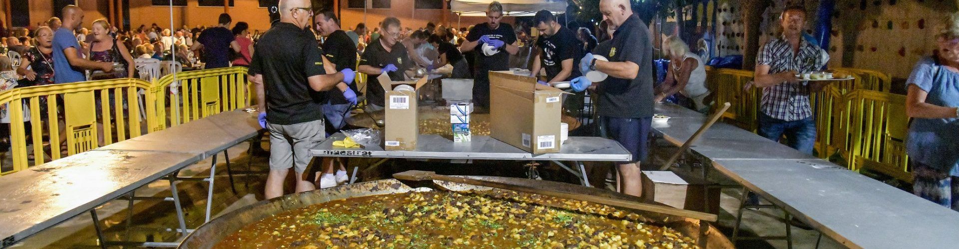 1.700 persones degusten el Tombet de Bou a les Festes Patronals d’Alcalà
