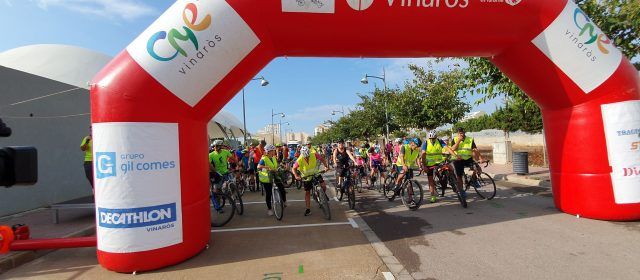 Vinaròs pedaleja en el dia de la bici