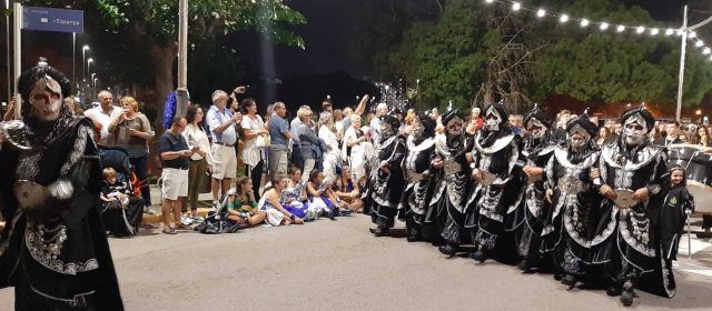 Segona desfilada de moros i cristians tancant les festes de Peníscola