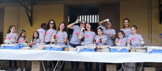 Sardinada popular y juegos acuáticos en Peñíscola