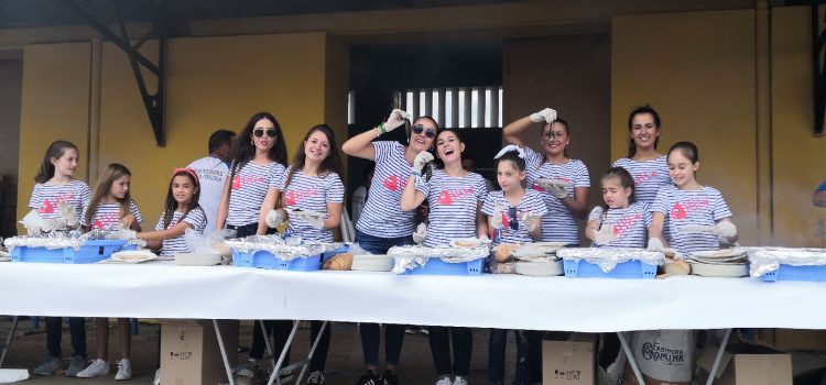 Sardinada popular y juegos acuáticos en Peñíscola