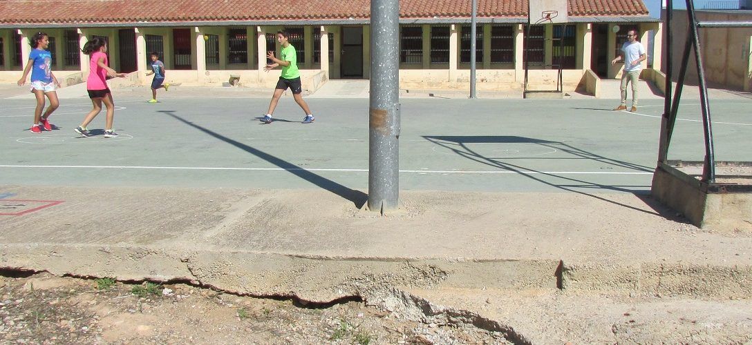 Els xiquets i xiquetes de Canet lo Roig, sense aules velles ni noves per començar el curs