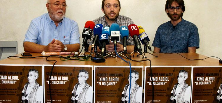 35 dolçainers homenatjaran Ximo Albiol a Benicarló amb un concert de la colla de la Federació