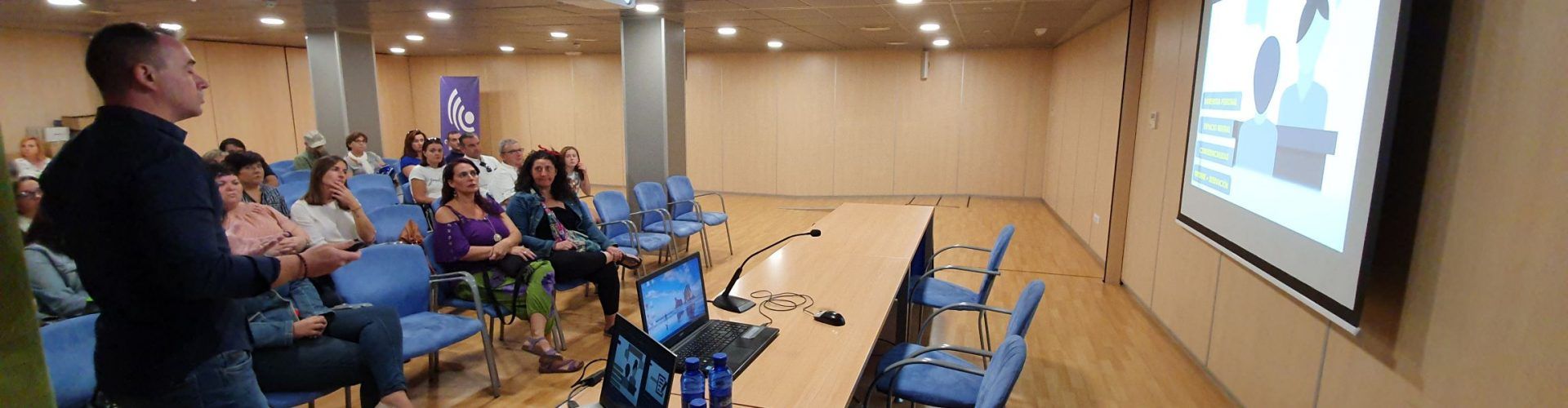 Conferència a Vinaròs sobre l’assetjament escolar