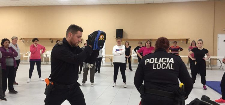 Alcalà-Alcossebre posa en marxa una nova edició del curs de Defensa Personal Femenina