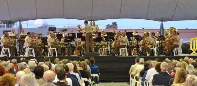 Concierto conjunto de la banda de Vinaròs y una banda militar
