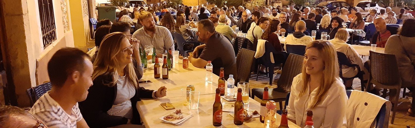 Més de 200 persones celebren el Oktoberfest a Sant Jordi