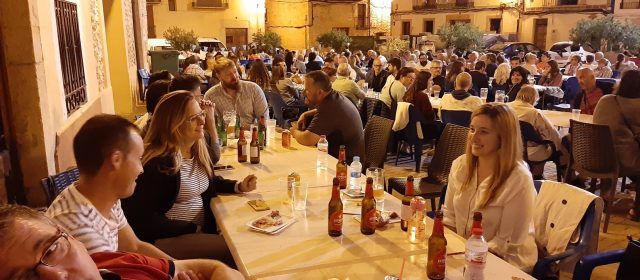 Més de 200 persones celebren el Oktoberfest a Sant Jordi