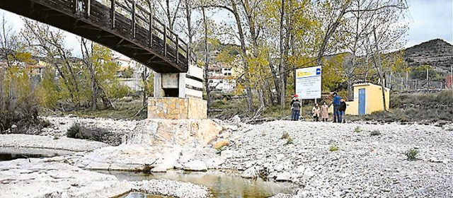 Los alcaldes critican a la CHE por su lentitud en limpiar el Bergantes y ésta se escuda en la burocracia
