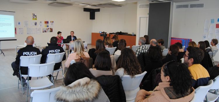 La Coordinadora del Menor del Baix Maestrat presenta a Alcossebre la revista digital “Hem parlat, escolteu”