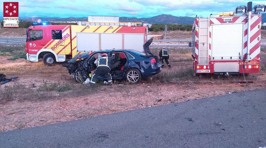 Un herido en accidente de un camión y un coche en la N-340 en Vinaròs