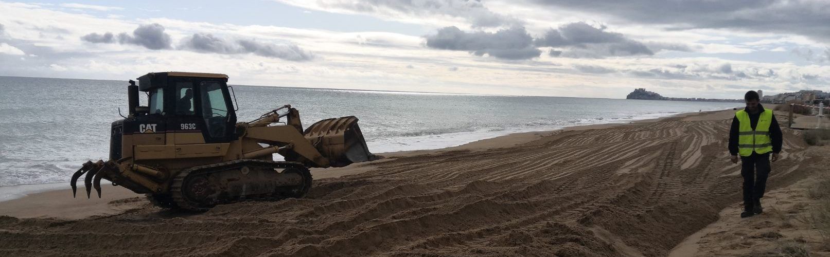 Avancen els treballs de regeneració i neteja de canalitzacions en la platja Nord de Peñíscola