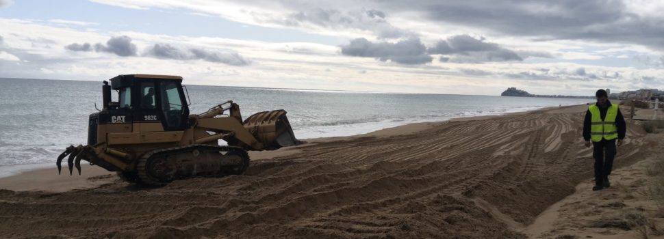 Avancen els treballs de regeneració i neteja de canalitzacions en la platja Nord de Peñíscola