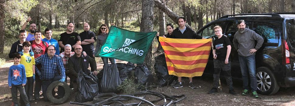 Geocachers Vinaròs saca basura de Perafot y asiste a un encuentro internacional