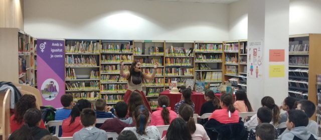 La Biblioteca de Benicarló fomenta la igualtat de gènere amb un contacontes