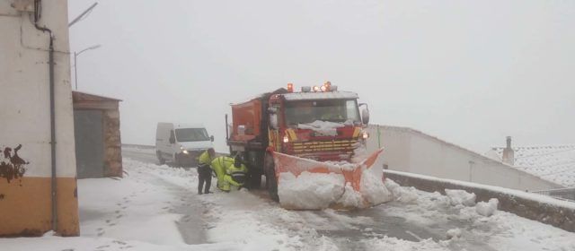 6 quitanieves han actuado en Vilafranca, Ares del Maestrat y Castellfort